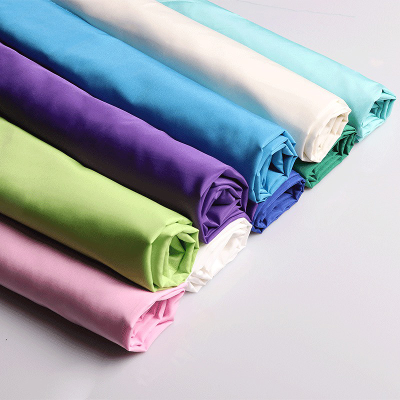 Leichter, mit Polyester gefärbter Taftstoff